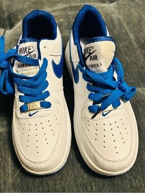 Nike Kids Sneakers - White with Blue Accents
